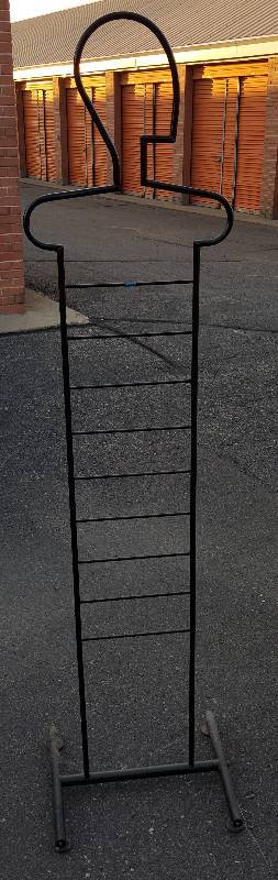 Head shaped display stand