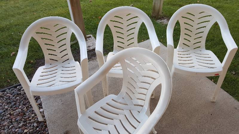 Four white used Rubbermaid lawn chairs