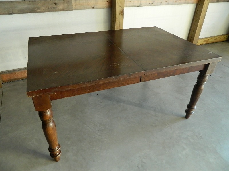 lot 100 image: Large Dining Table