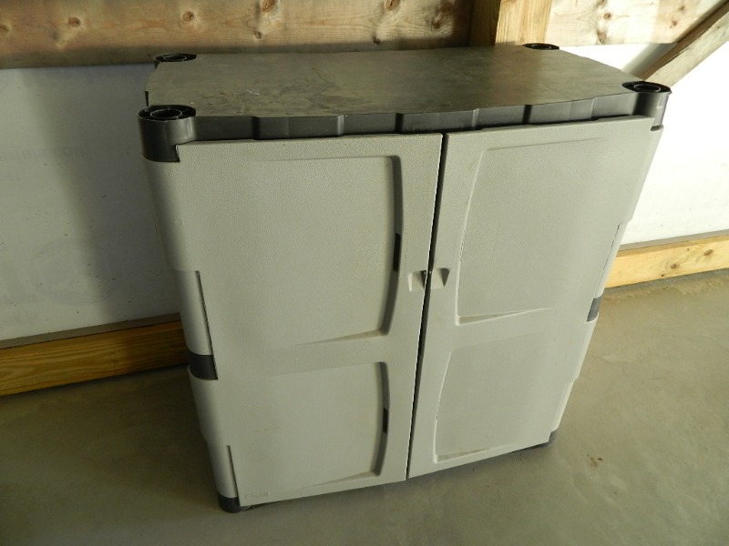 lot 104 image: Rubbermaid Plastic Utility Cabinet