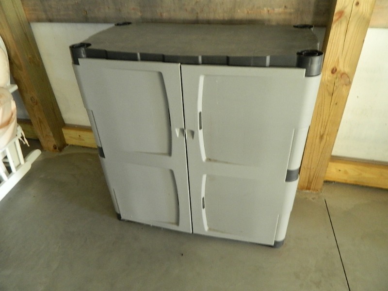 lot 105 image: Rubbermaid Plastic Utility Cabinet
