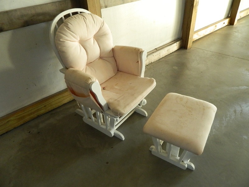 lot 106 image: Glider Chair with Footrest
