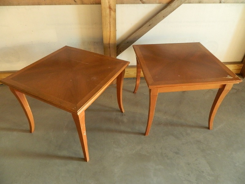 lot 110 image: 2 End Tables