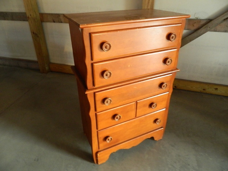 lot 112 image: 5 Drawer Dresser