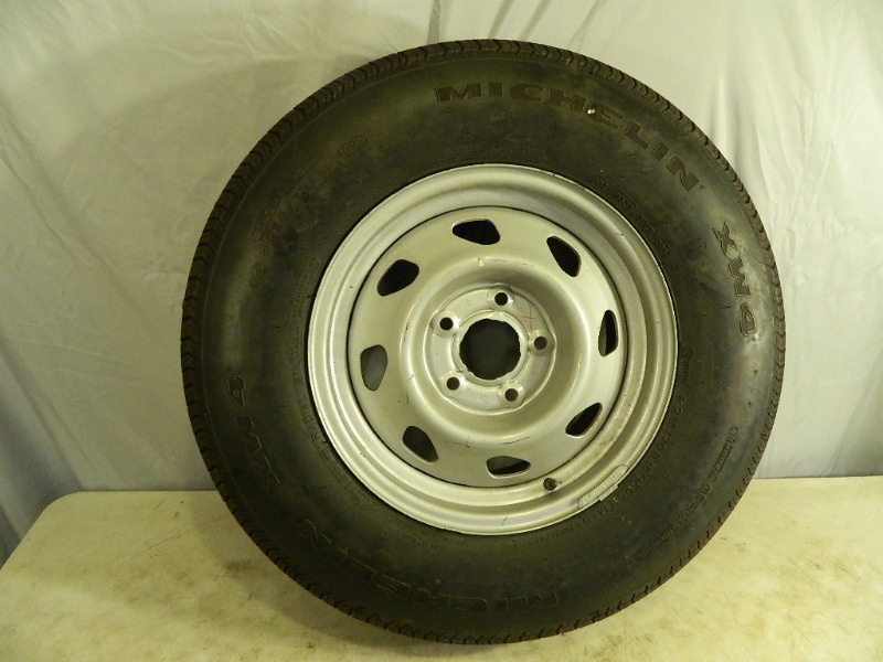 lot 26 image: New Michelin Tire P23670R15