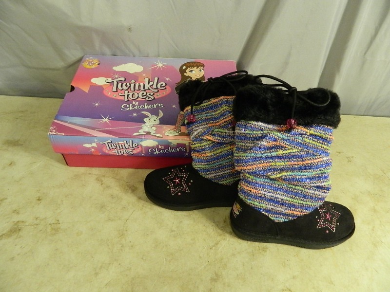 lot 43 image: New Little Girls Skechers Boots