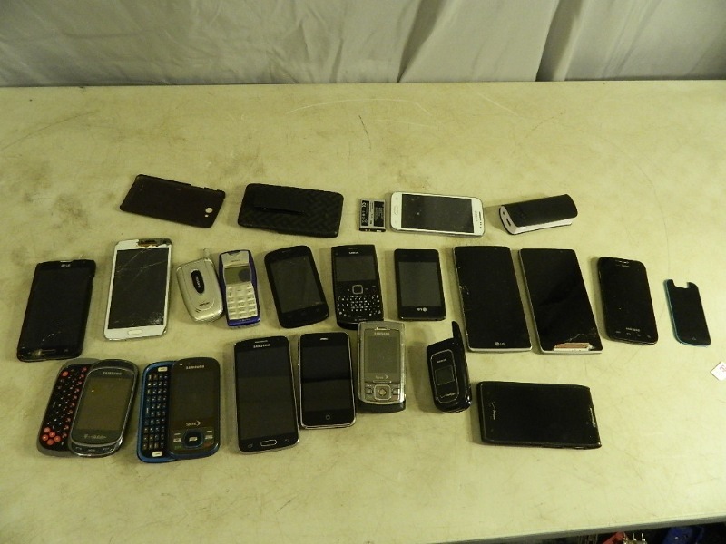 lot 44 image: Assorted Cellphones and More