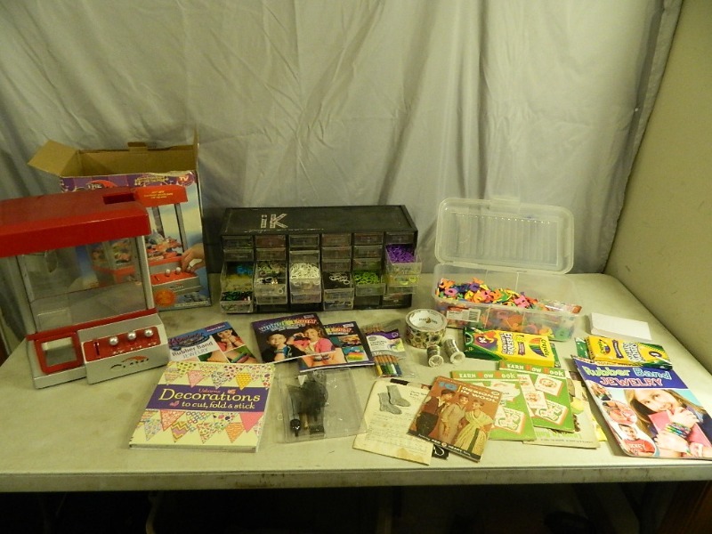 lot 53 image: Craft Stuff, Rubber Band Jewelry, Candy Claw Machine