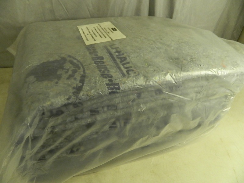lot 62 image: 6 New Moving Blankets