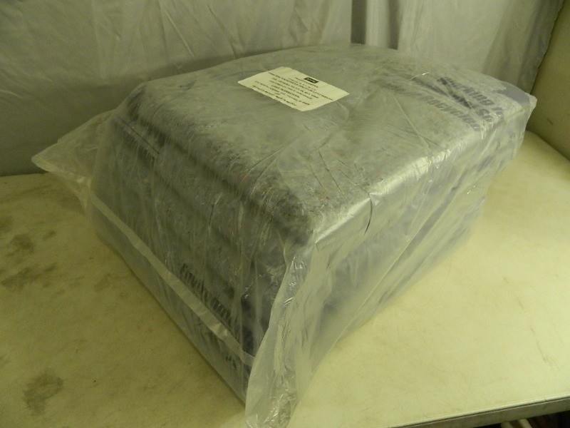 lot 60 image: 6 New Moving Blankets