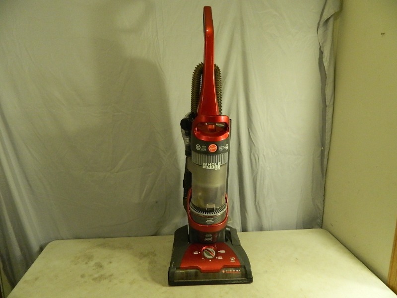 lot 90 image: Hoover Bagless Vacuum