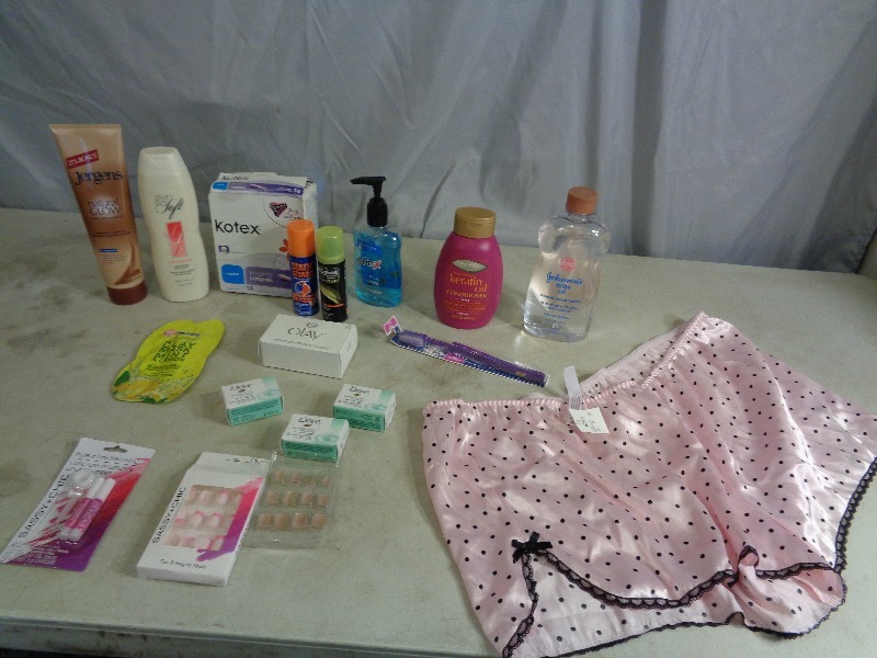 lot 153 image: New Personal Items