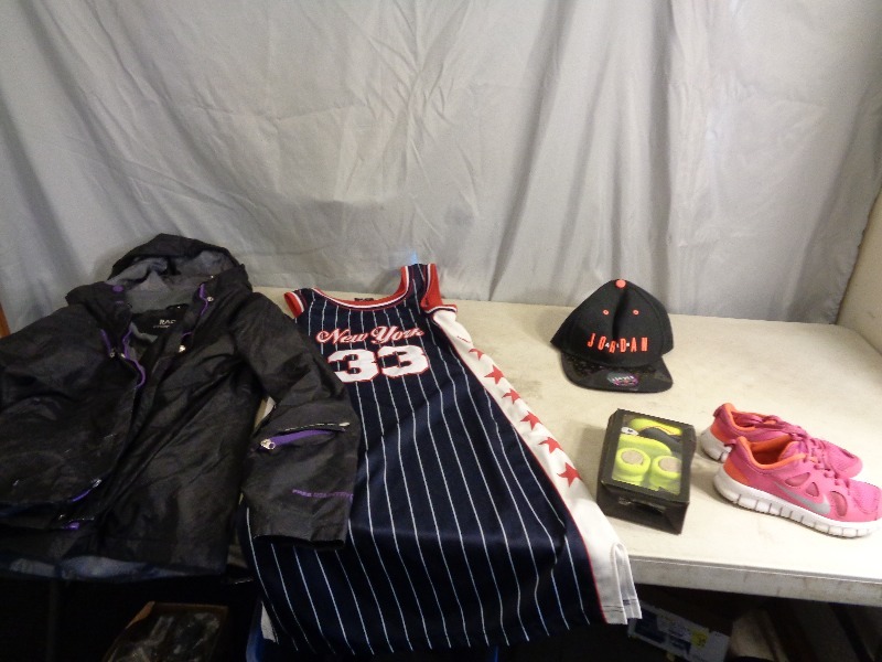 lot 161 image: Assorted Clothing