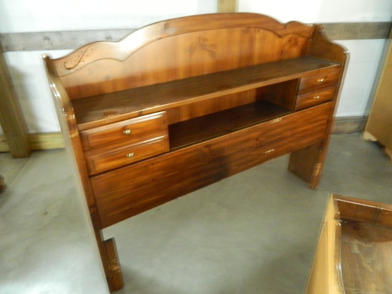 lot 119 image: Queen Headboard  Cabinet