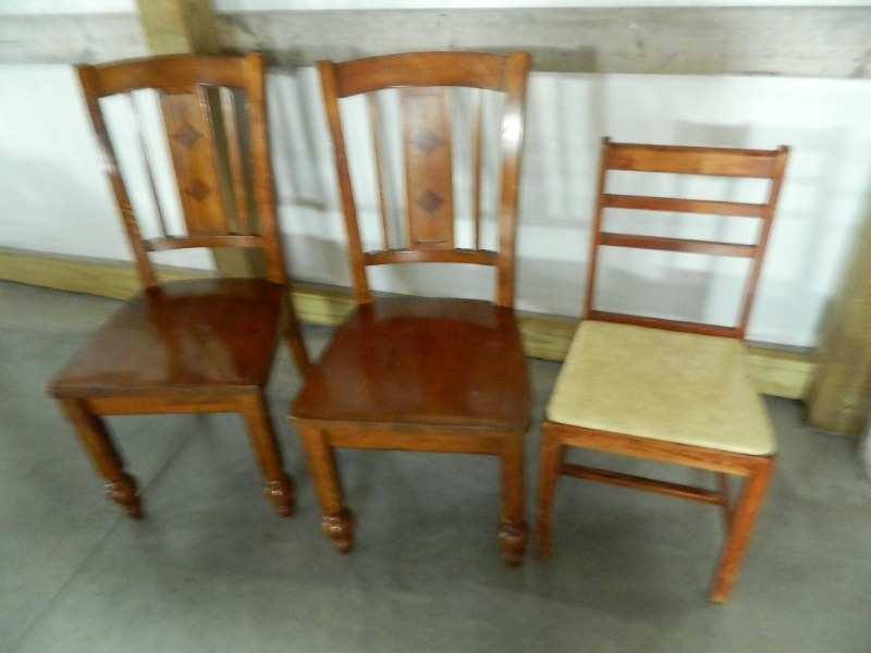 lot 128 image: 3 Wood Chairs