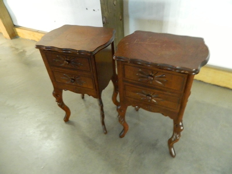 lot 136 image: Pair of Wood Stands