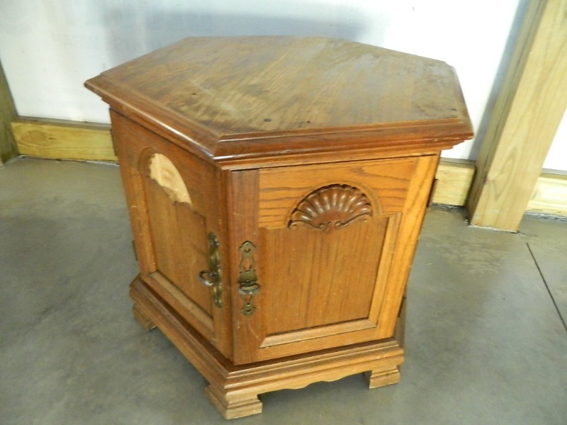 lot 137 image: Octagon Table with Storage