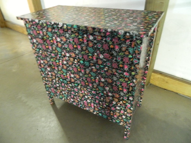 lot 138 image: 3 Drawer Dresser