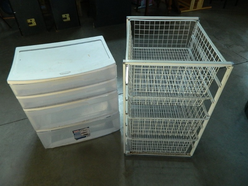 lot 139 image: 2 Organizers