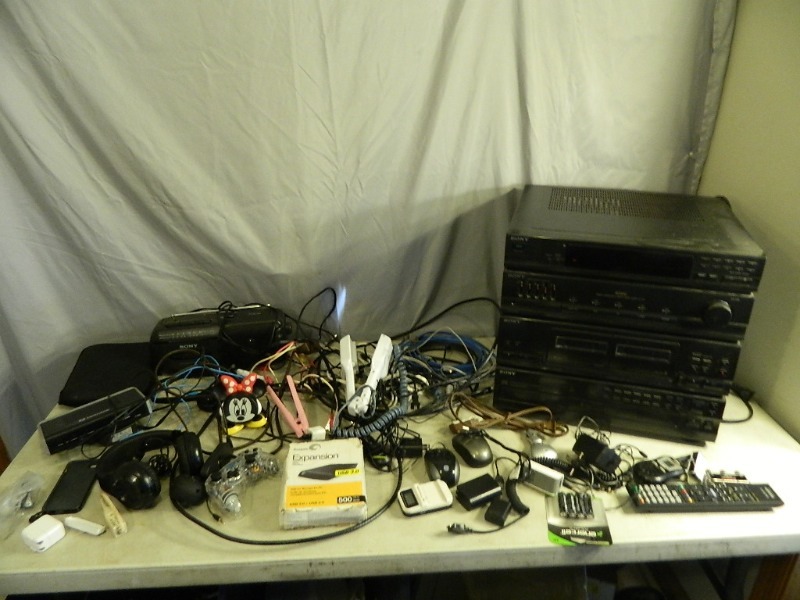 lot 171 image: Assorted Electronics