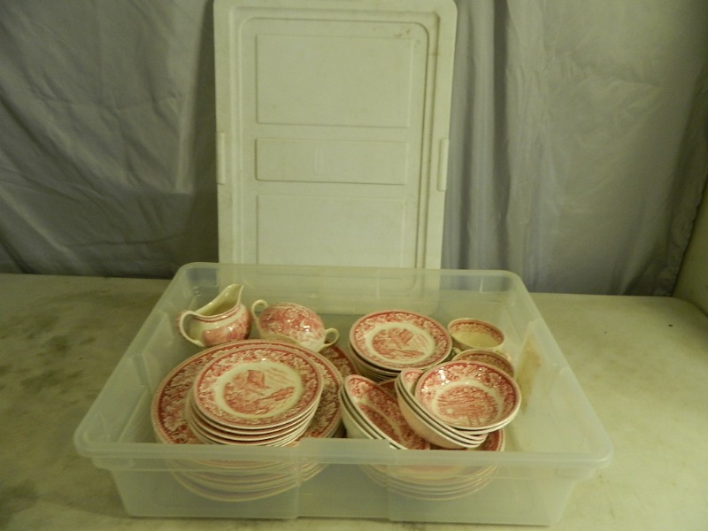 lot 179 image: China Set in Tote with Lid