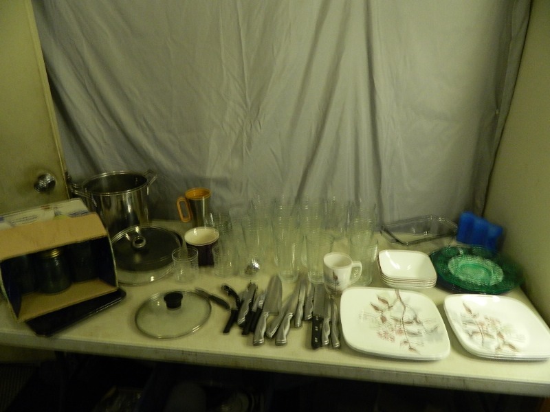 lot 182 image: Kitchen Items