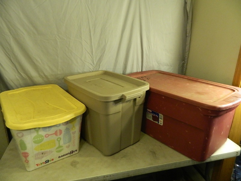 lot 183 image: 3 Totes with Lids