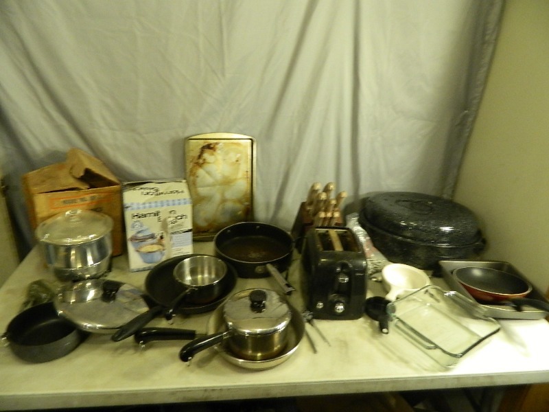 lot 184 image: Kitchen Items