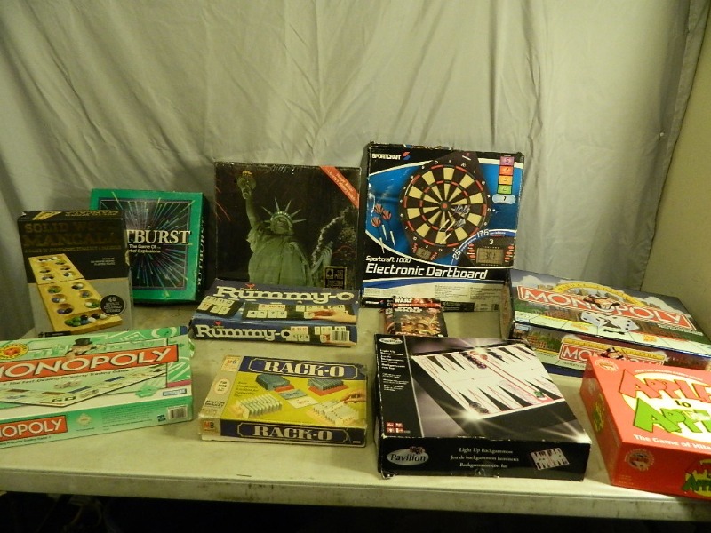 lot 192 image: Games and Puzzles