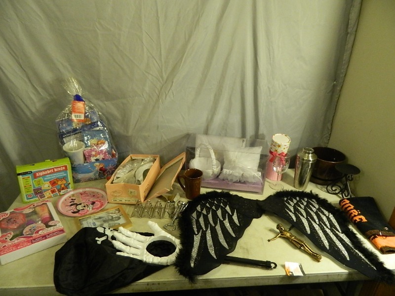 lot 195 image: Household, Halloween, Wedding, Etc