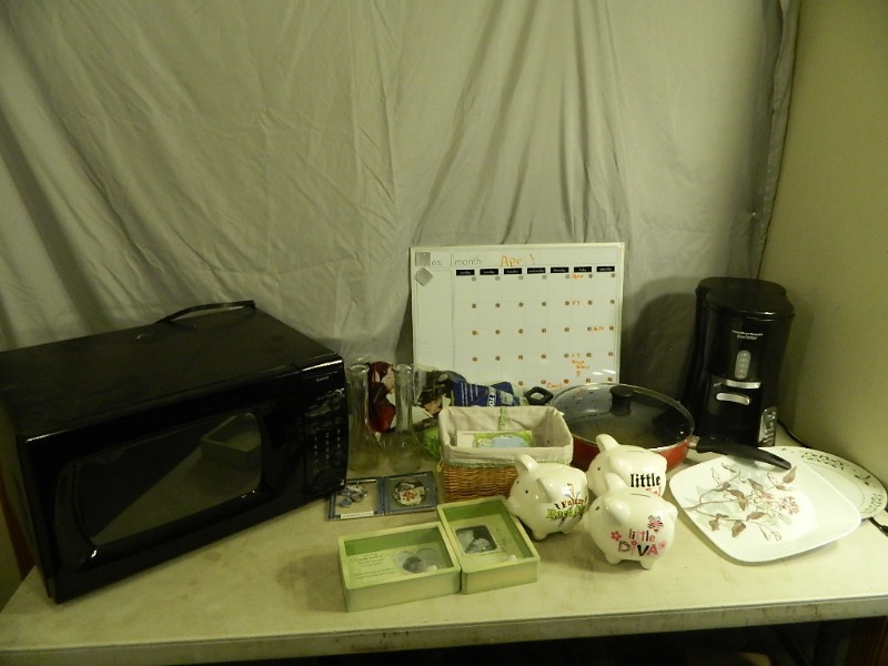 lot 207 image: Microfiber Towels, Microwave, Decor, and More
