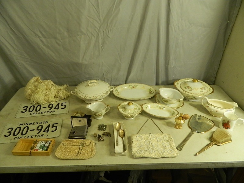 lot 214 image: Meito China, Vintage Mirror with Brush, and More