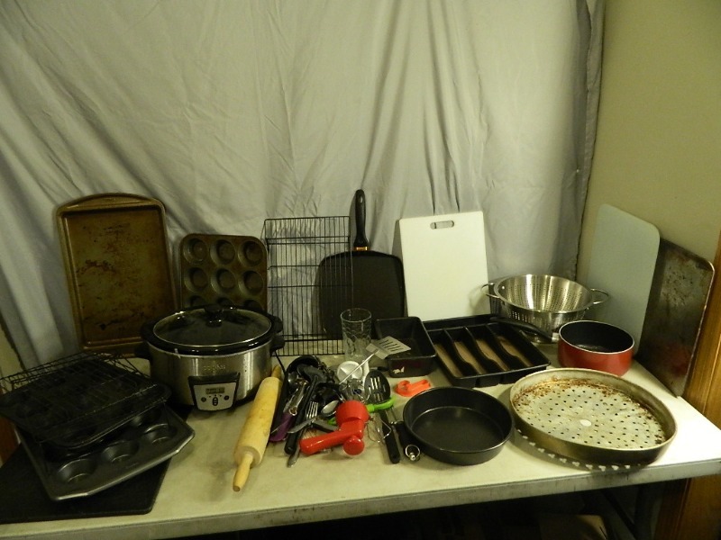 lot 217 image: Cooks Crockpot and Kitchen Items