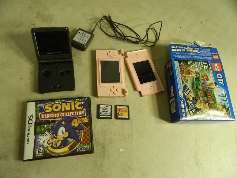 lot 224 image: Gameboy Advance SP and More