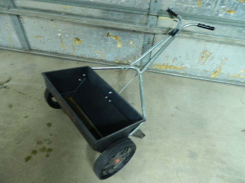 lot 24 image: Red Devil Lawn Spreader