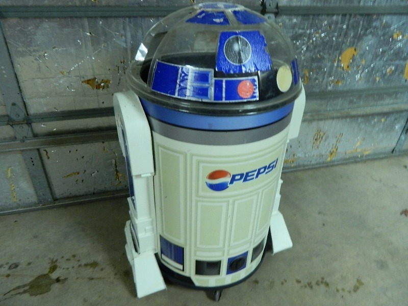lot 17 image: R2D2 Star Wars Pepsi Cooler