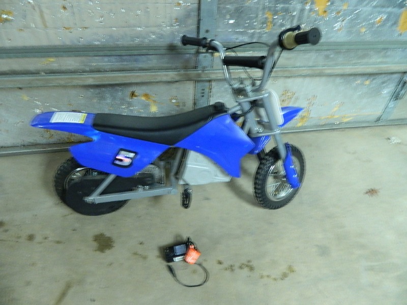 lot 11 image: Razor Electric Dirt Bike with Charger