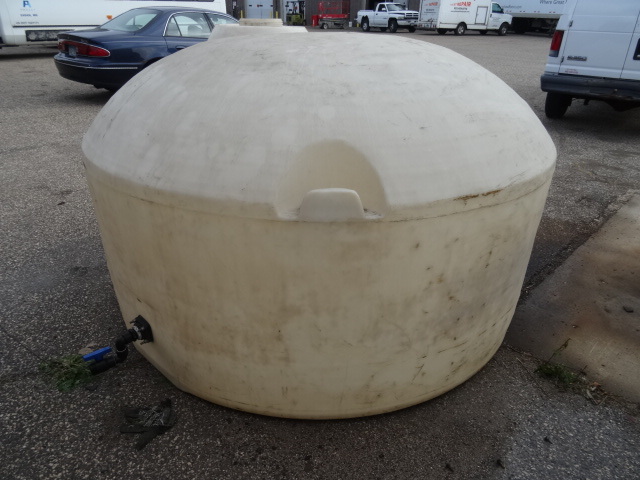 1000 gal water tank
