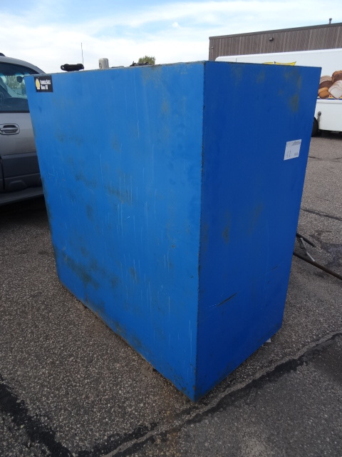 600 gal motor oil tank