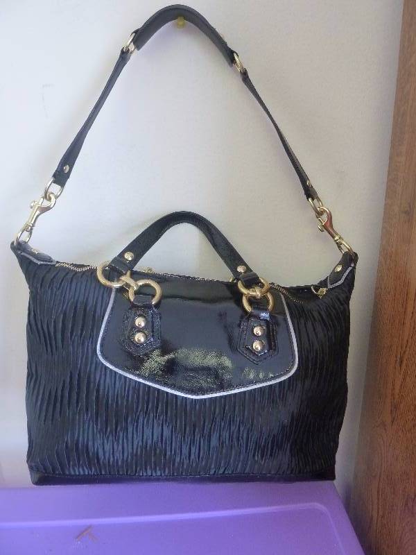 lot 1 image: Coach Purse