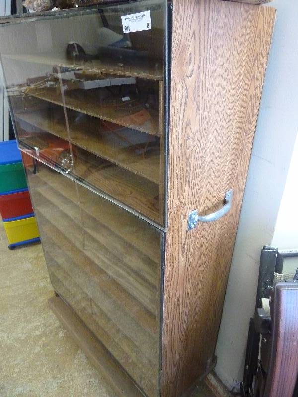 lot 8 image: Display Cabinet