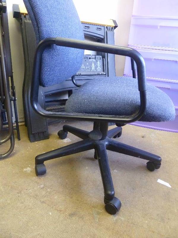 lot 13 image: Office Chair