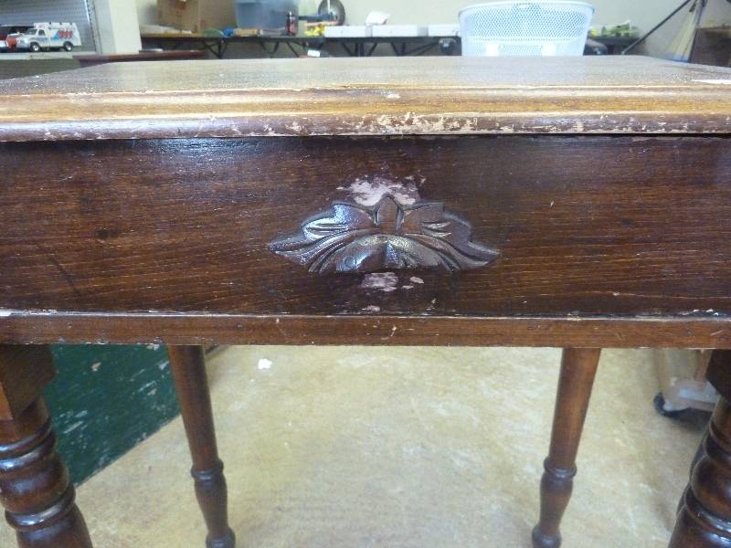 lot 14 image: Small Wood Table