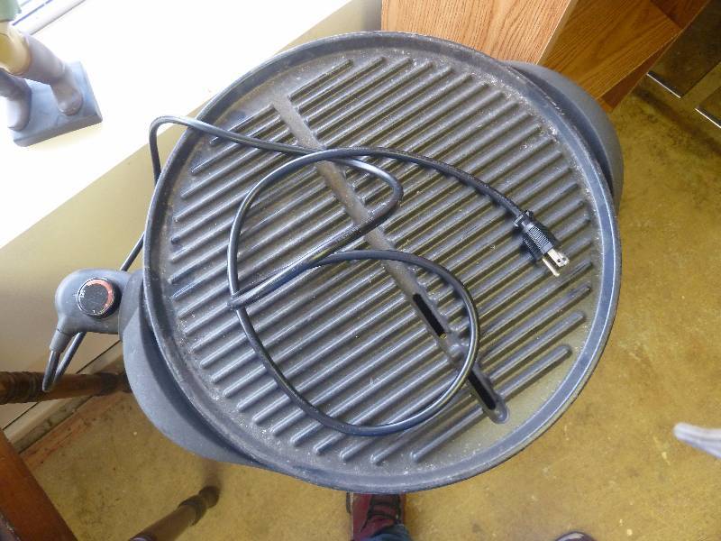 lot 15 image: Electric Outdoor Grill
