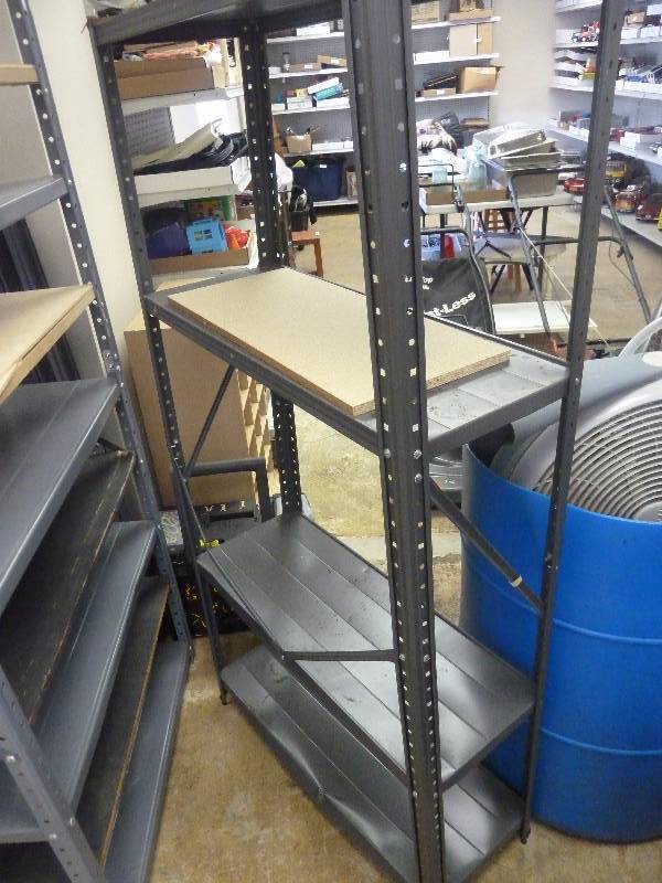 lot 24 image: Metal Shelf