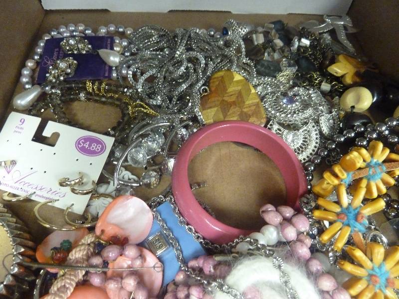 lot 34 image: Costume Jewelry