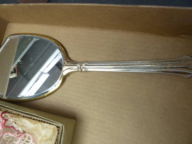 lot 62 image: VintageAntique Items