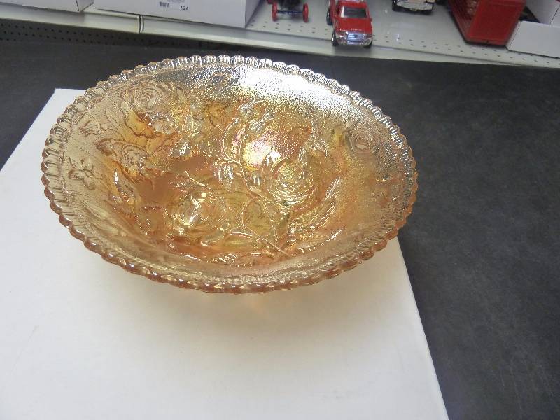 lot 64 image: Carnival Glass Bowl