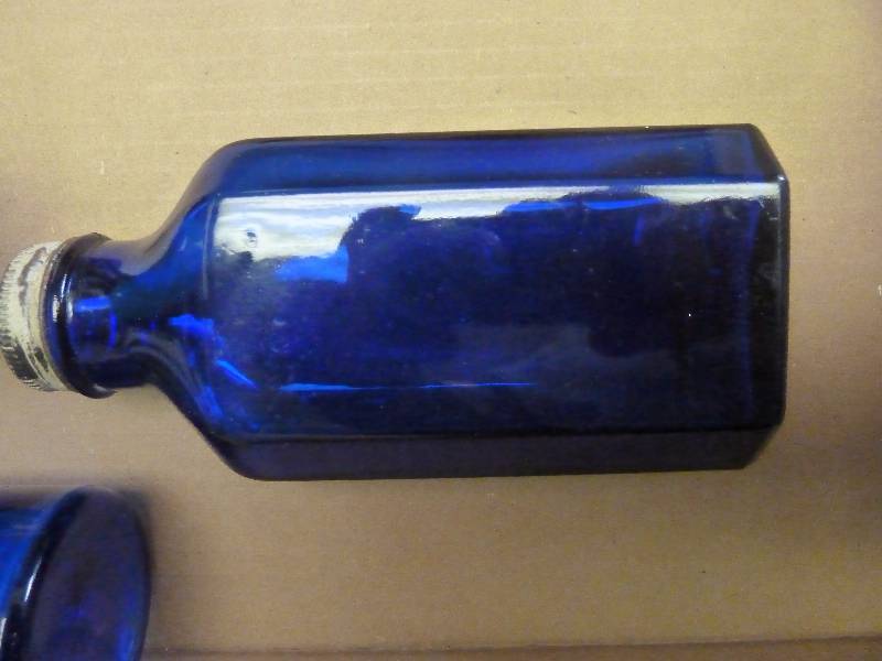 lot 66 image: Glass Lot