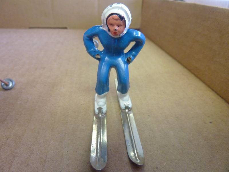 lot 84 image: Antique Skiers